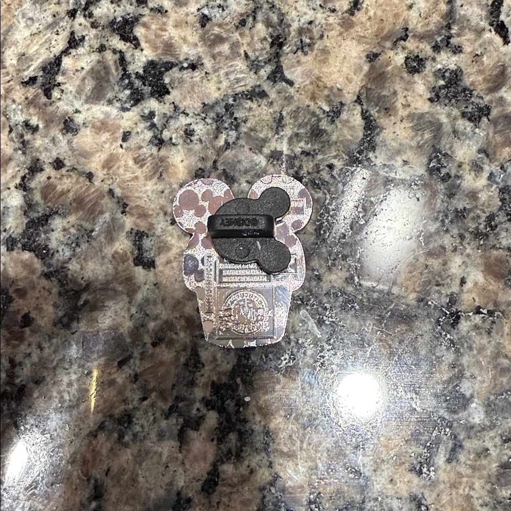 WDW Hidden Disney Series 2025 Wave B: Cupcake Treats Mickey Mouse - Picture 2 of 2